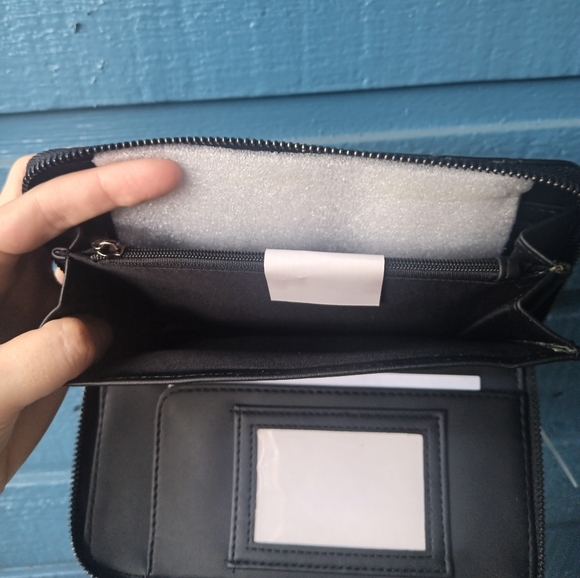 Betsey Johnson Black Embossed Travel Wallet - Picture 11 of 16